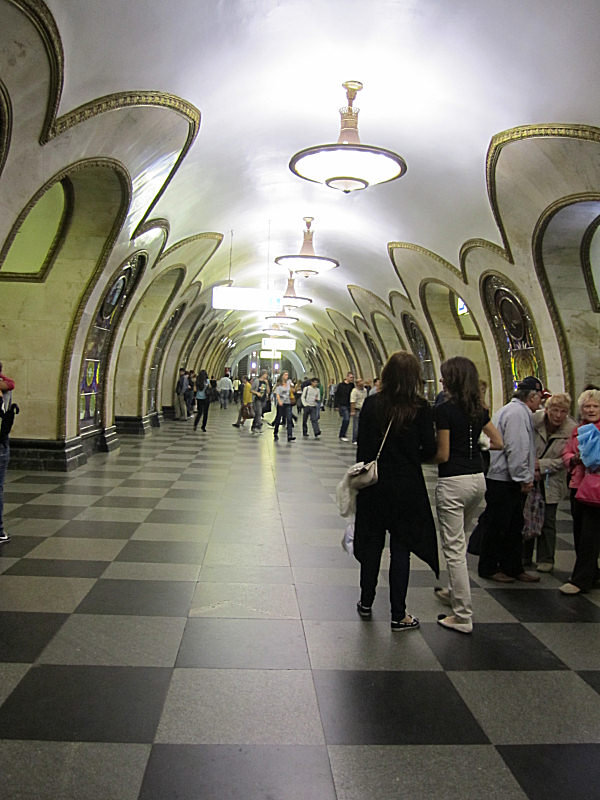 06_A_subway_in_Moscow.jpg  